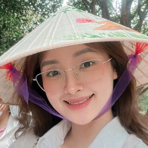 Ảnh chân dung Thu Hiền
